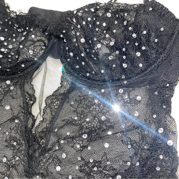 L Vs Victoria’s Secret VERY SEXY
Wicked Unlined Embellished l Balconette Teddy - Picture 9 of 11